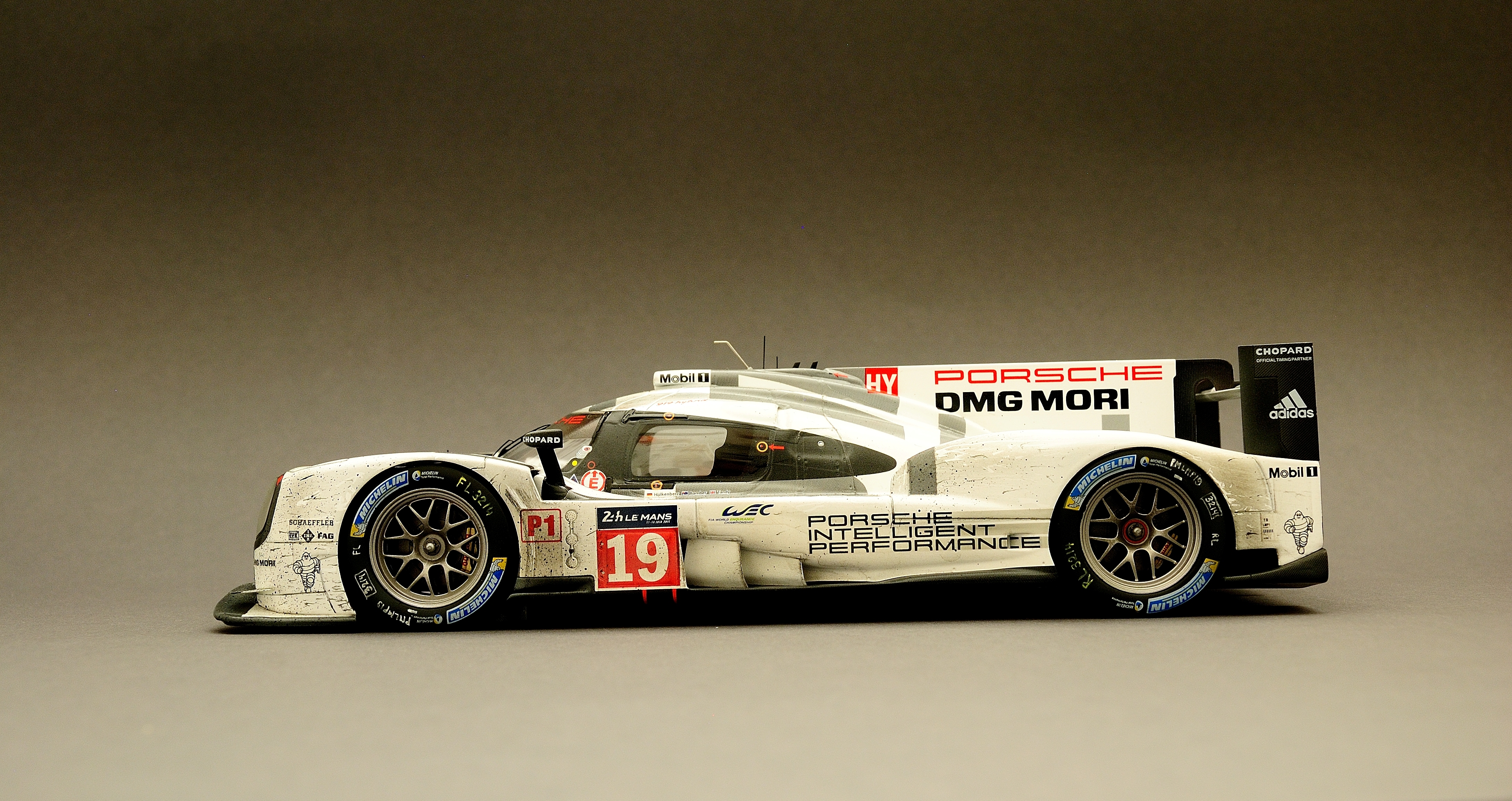 porsche 919 hybrid winner 24h le mans 2015 spark 1:18 finish line jochen kieslich