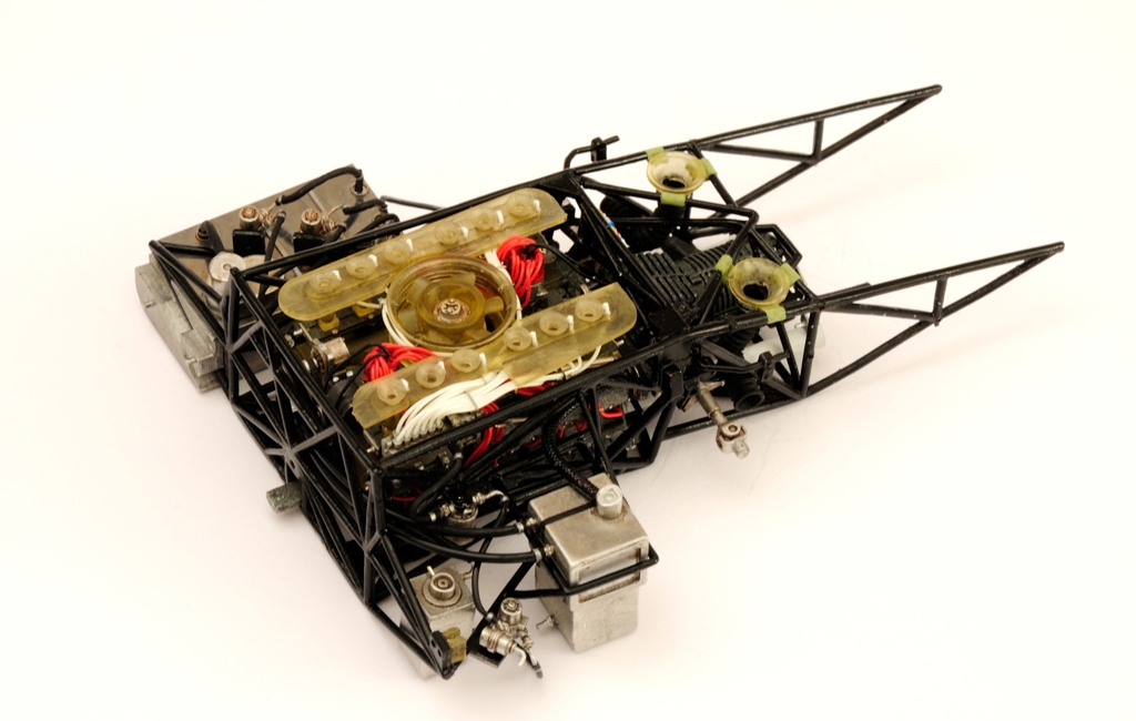motor im gitterrohrrahmen, tank, ausgleichbehälter, getriebe....
